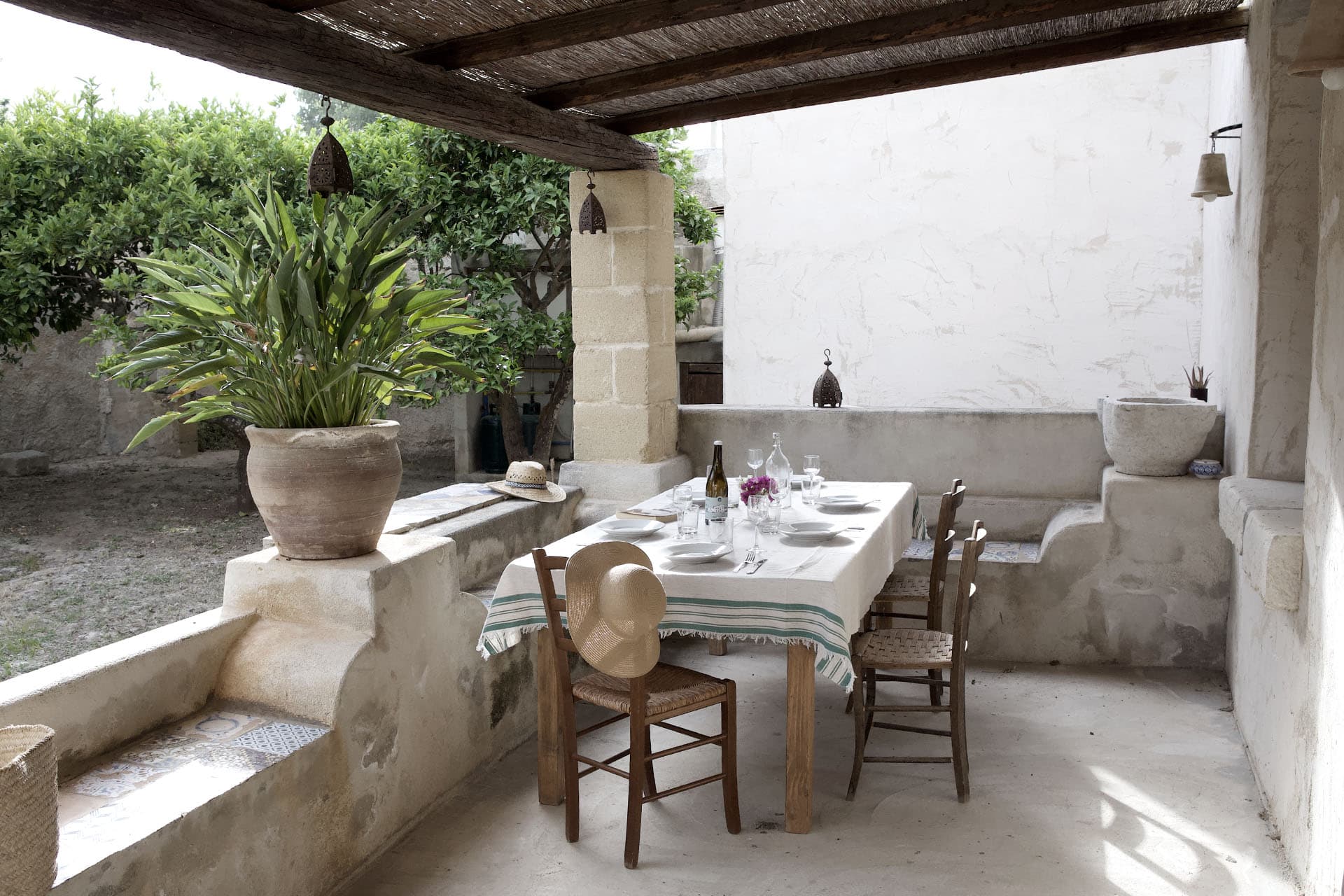 Sirocco private room at Salinara Retreat Centre - Image 4