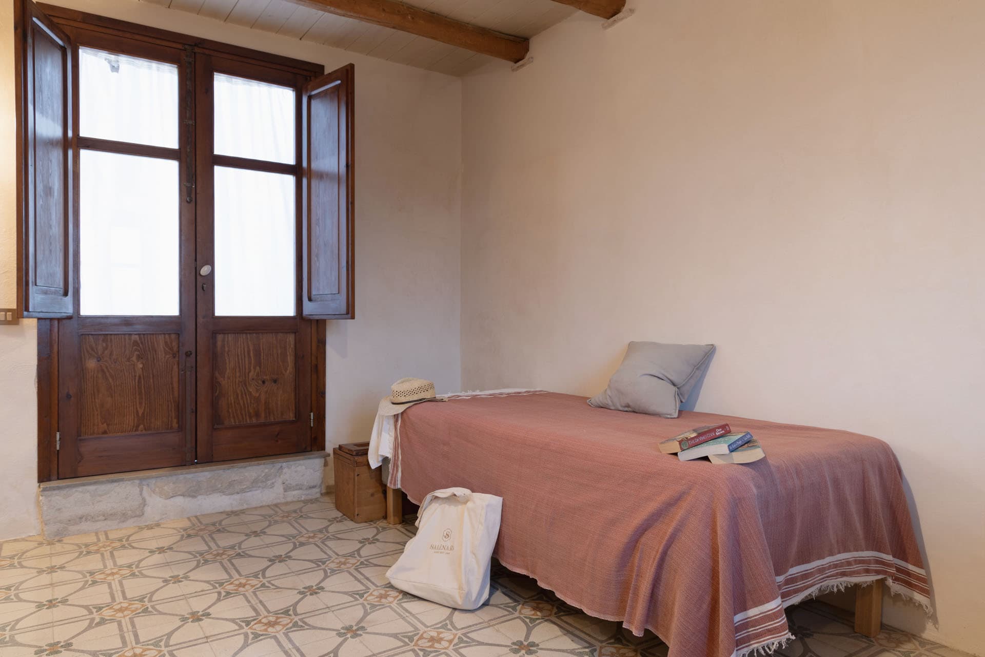 Triple shared room at Salinara Retreat Centre - Image 3